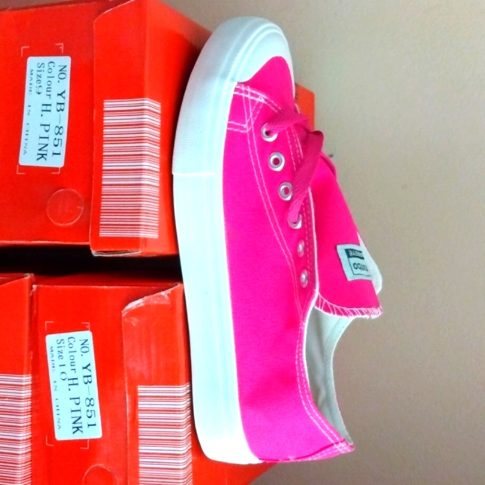 Woman pink shoes